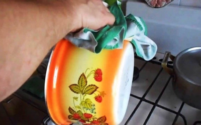 Как очистить эмалированную посуду?