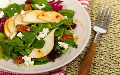 Салат из ветчины с грушами